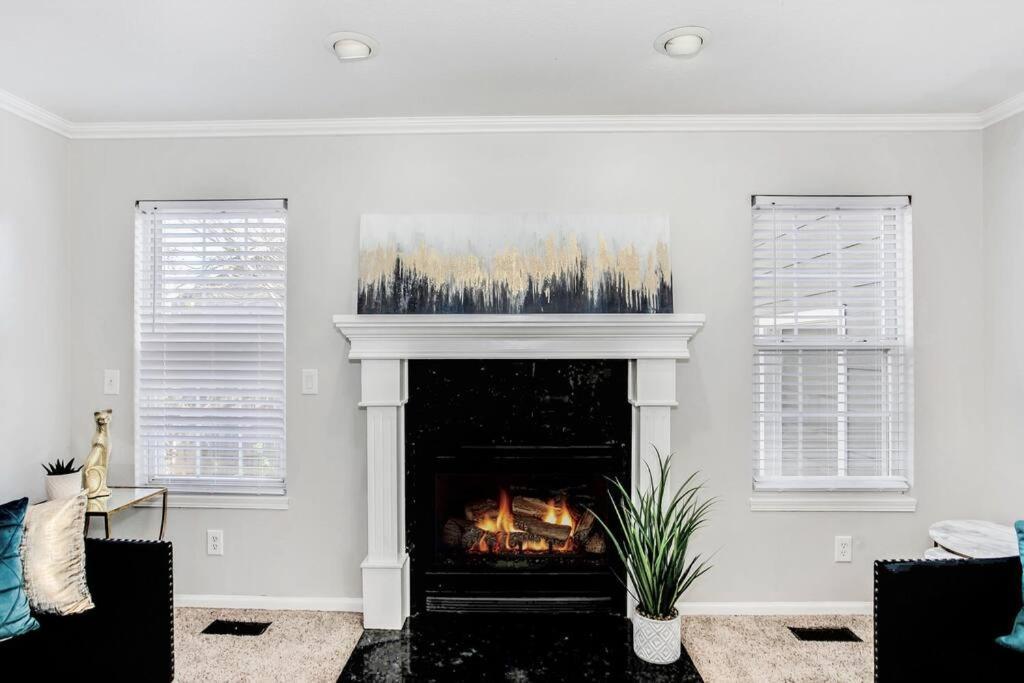 Wow! Spacious Retreat & Amazing Yard 2400+4Bd/3Bth Wichita Exterior photo